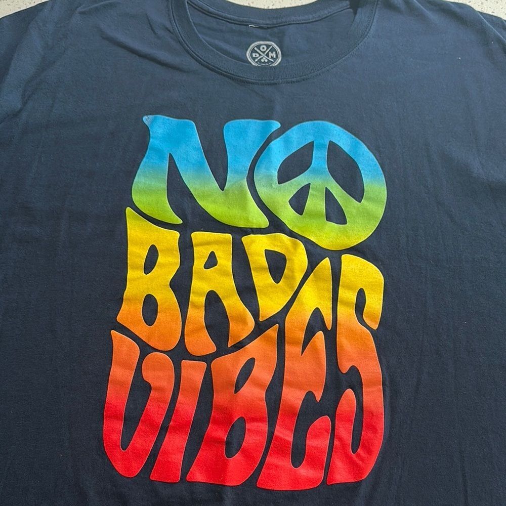 Peaceful Vibes Graphic Tee in Black